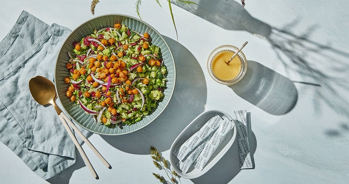 Insalata di broccoli con ceci croccanti