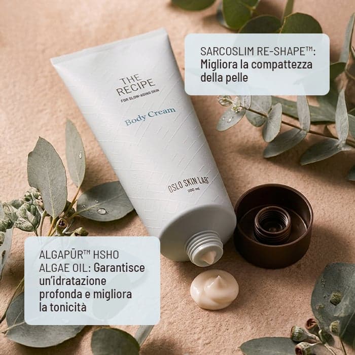 Foto flacone Body Cream di Oslo Skin Lab, crema corpo, con focus sugli ingredienti e i benefici: migliora la compattezza della pelle e idrata in profondità