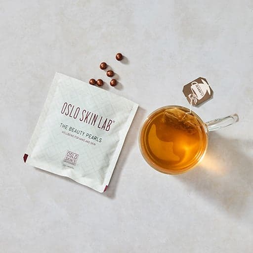 Confezione aperta The Beauty Pearls e tazza di te