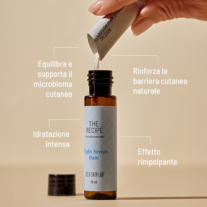 Foto flacone Night Serum di Oslo Skin Lab, con testo che ne descrive i benefici principali: supporta il microbioma cutaneo, rinforza la barriera cutanea, idratazione intensa e effetto rimpolpante